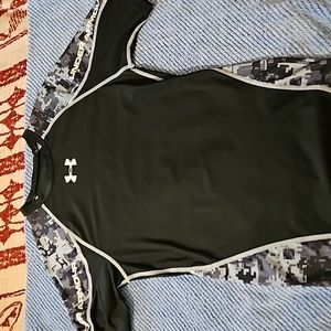 Mens UA Heat gear compression top-Lg